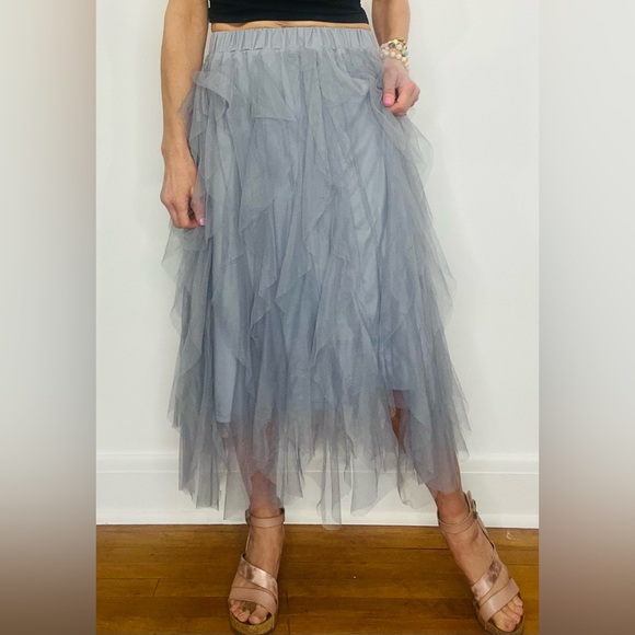 Elegant Gray Tulle Skirt - Picture 4 of 4